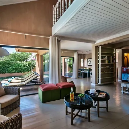 Sleeps 10 Pool Air Con Wifi